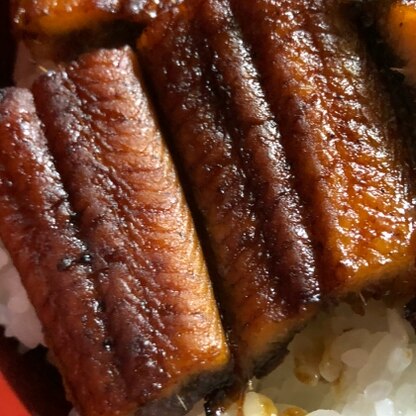 せっかく鰻を食べるのなら美味しく食べたいので‼︎
ひと手間加えるだけで美味しくなるのはうれしいです＼(^o^)／
